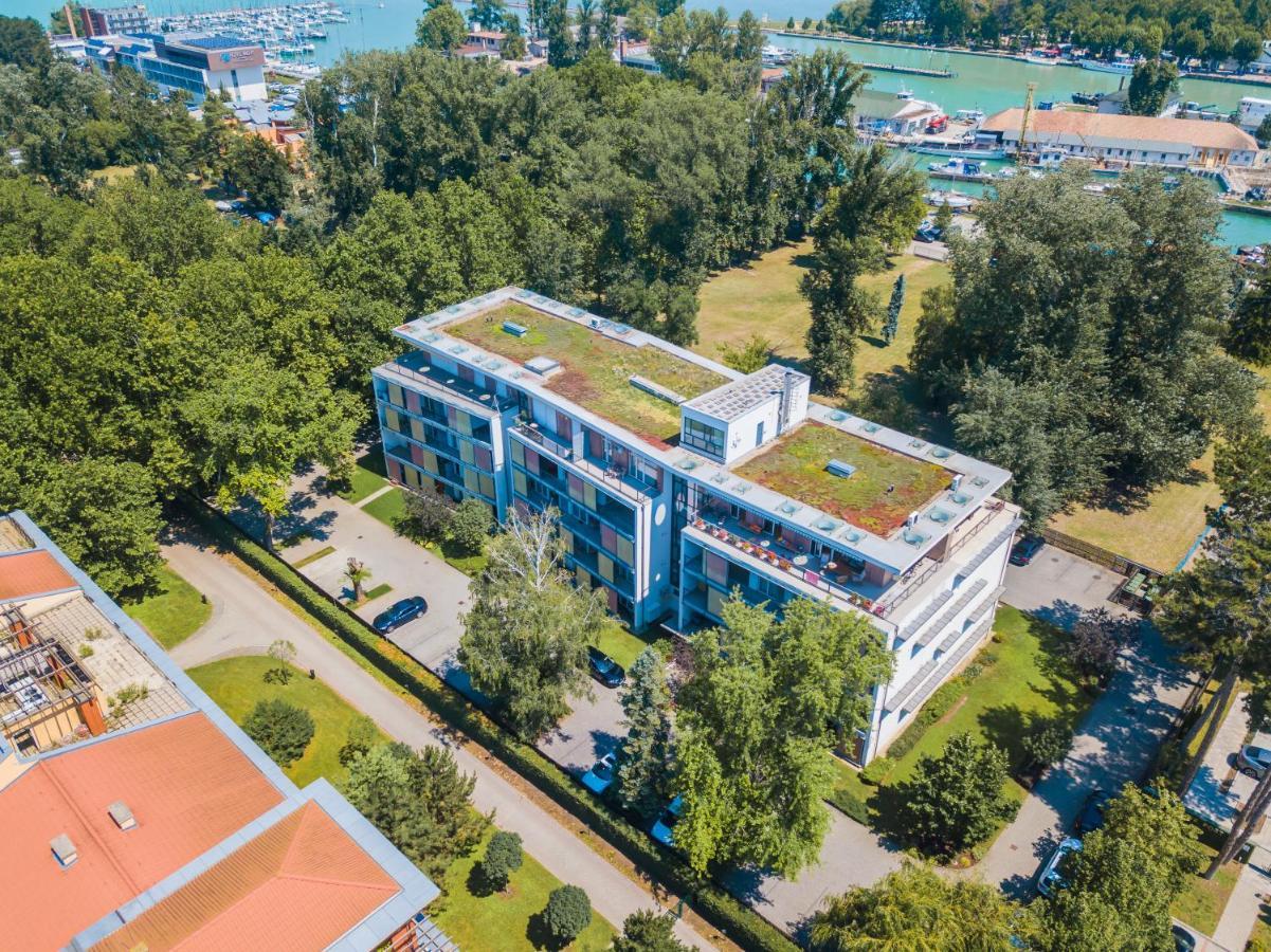Mf Villa Azur Wellness Apartment Siófok Eksteriør billede